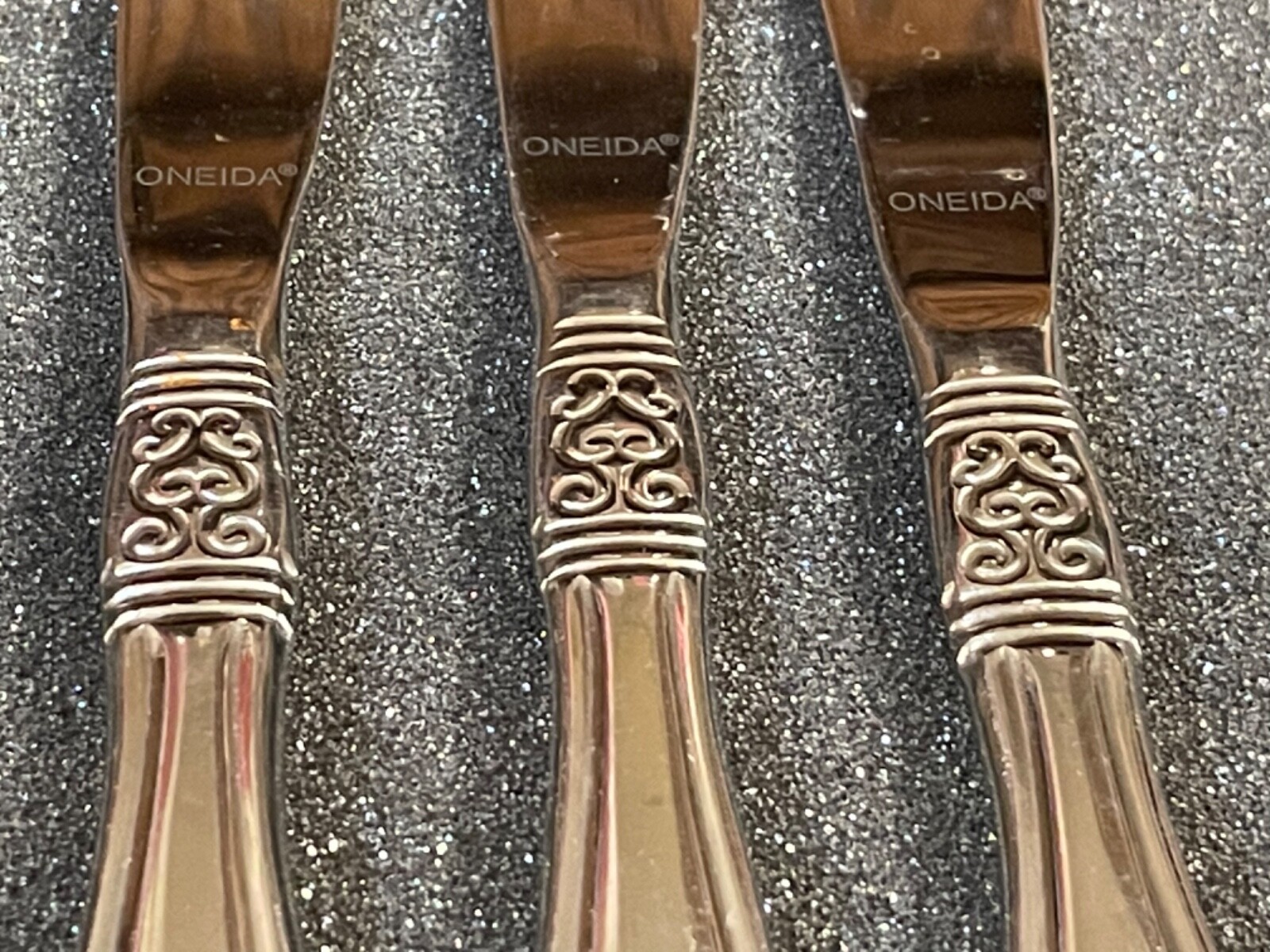 (8) Oneida VISTA Stainless Flatware DINNER KNIVES KNIFE SET OF (8