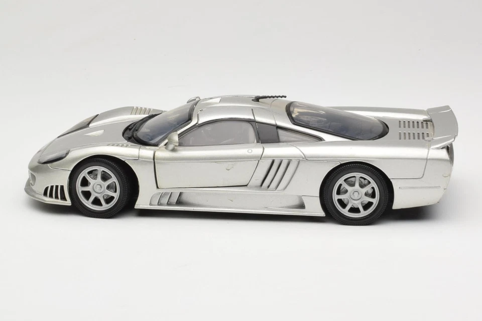23124646-M20 Saleen S7 Silver Welly 1:18 - Immagine 4 di 4
