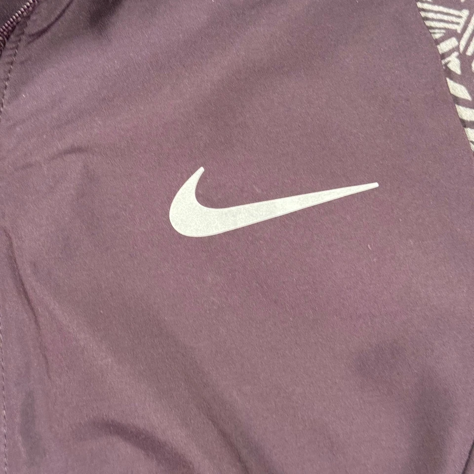 Chaqueta de Correr Nike Pequeña Púrpura Flash Essential Cremallera Completa Cortavientos Para Hombres Foto 4 de 4