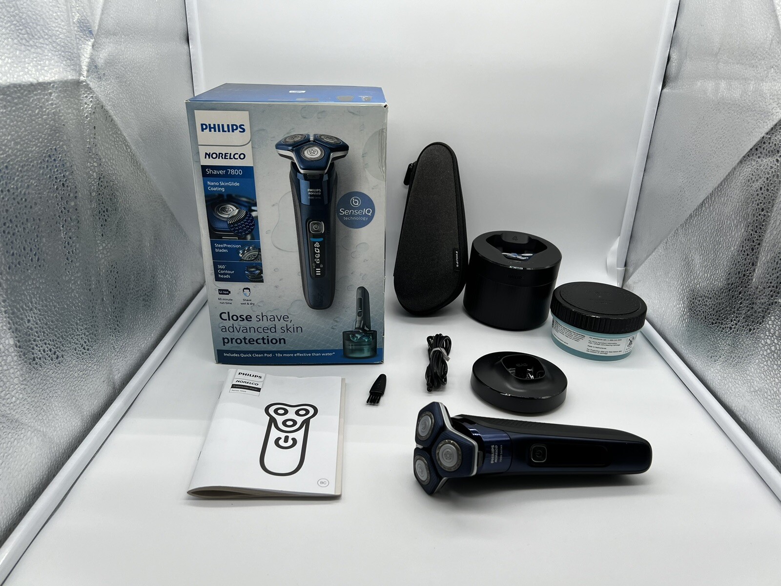 Philips Norelco Shaver 7800 Rechargeable Wet & Dry Electric Shaver S7885 (R2(24)