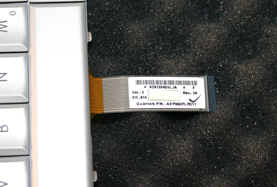 New OEM Apple MacBook Pro 17" MA092LL/A A1151 Spanish Keyboard AEPW2PLP011 - Image 3 of 3