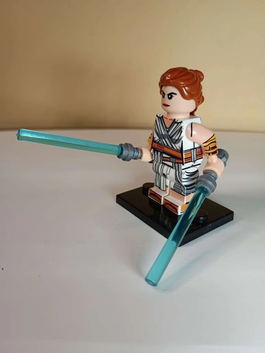 Custom Rey Cartoon Movie Minifigure (Generic) - Picture 2 of 3