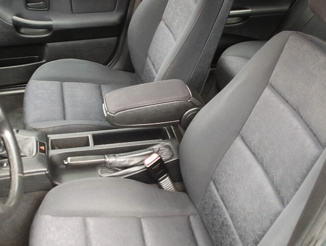 Accoudoir central noir BMW E46 pour supprimer la fatigue du bras en conduite