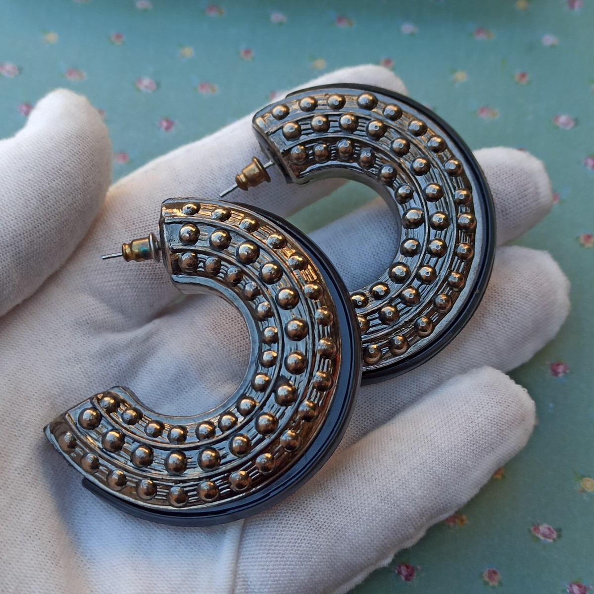 Vintage Oversized Hoop Earrings Puffy Large Gray Black Spiky