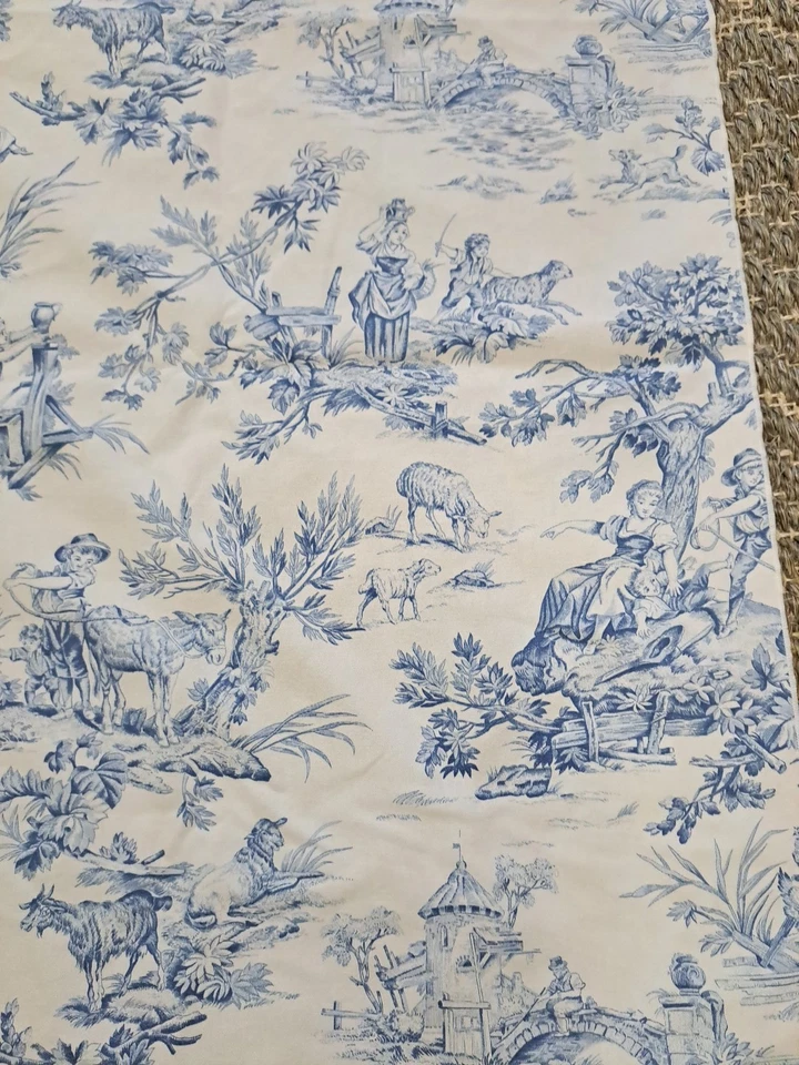 Musee Blue French Toile Animal Table Cover Rectangular - Image 4 of 4