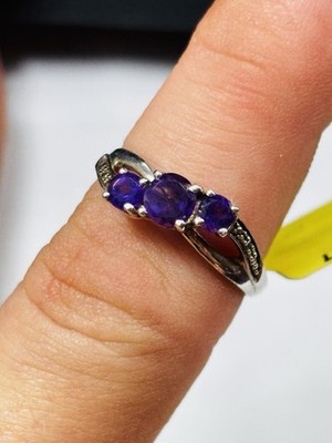 TJC kleiner Silberring mit dunkelvioletten Amethysten UK Gr. M neu mit Etikett