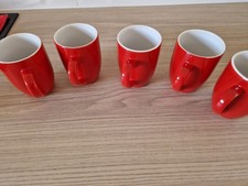 Lot de 5 mugs céramique rouges intérieur blanc uni moderne boissons chaudes