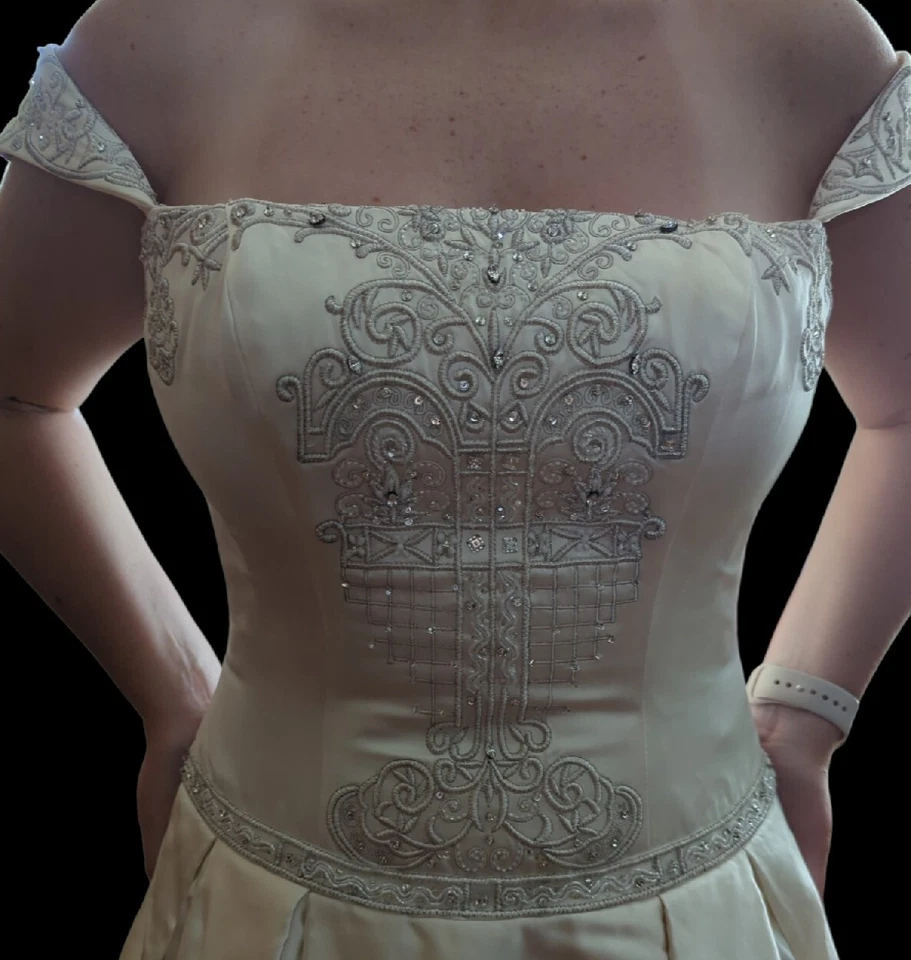 Wedding Dress With Embroidery Beading Bodice Straps Size 6 Ivory A-Line By 2be - Image 4 of 4