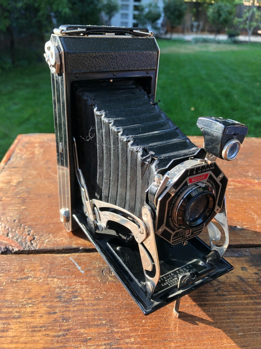1930's kodak six-16 folding camera with no 1 diodak shutter