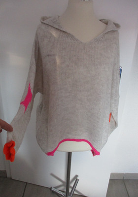 Tredy Pullover Lang Arm  Gr. 46 V Ausschnitt mit Kapuze Herz Muster Over Size