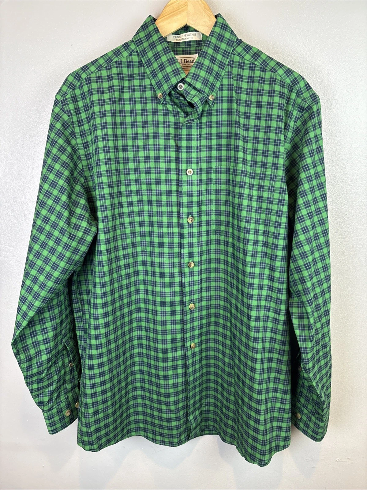L.L. Bean Shirt Medium Blue Green Plaid Button Down Long Sleeve Wrinkle Res