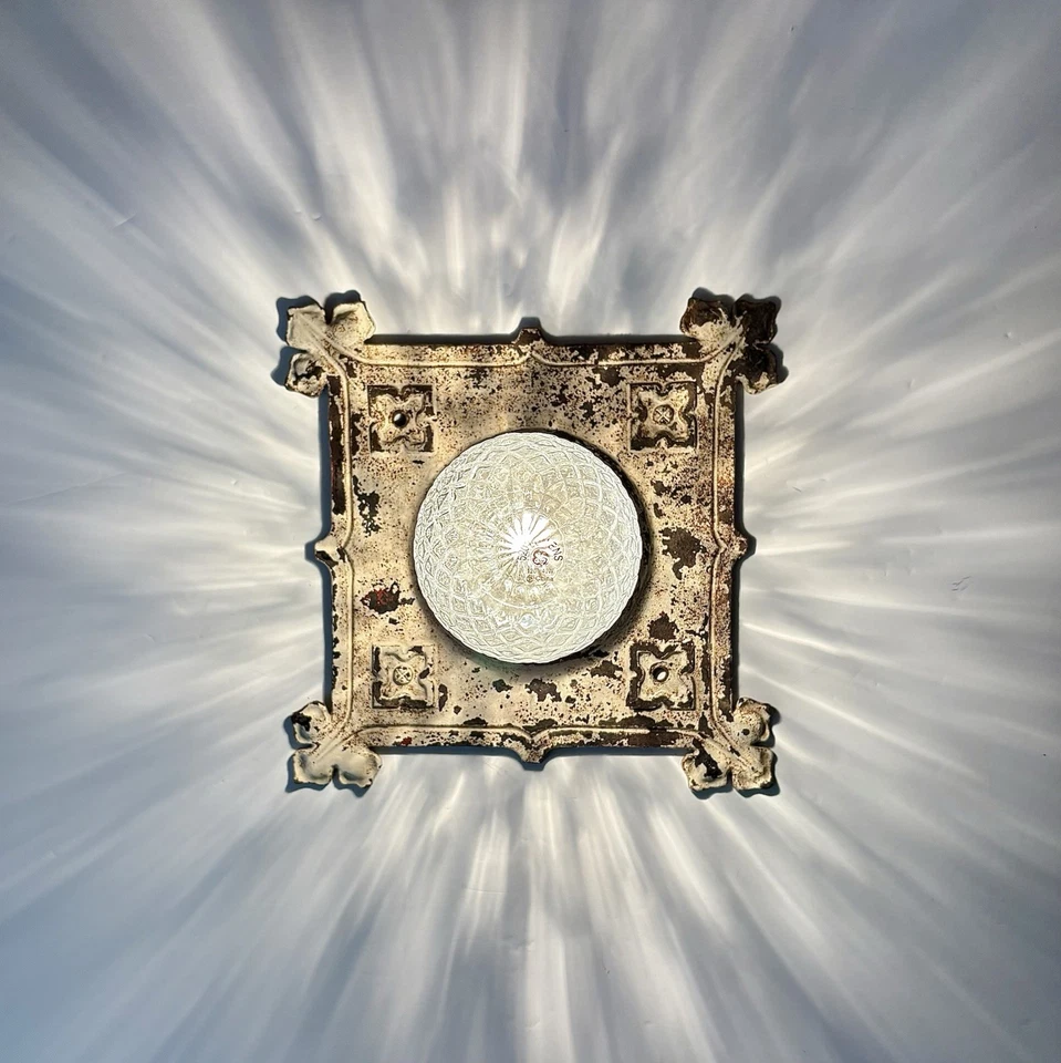 Lámpara de techo antigua de porche con cúpula capital empotrada de hierro fundido de la década de 1910 y 1920 Foto 3 de 4