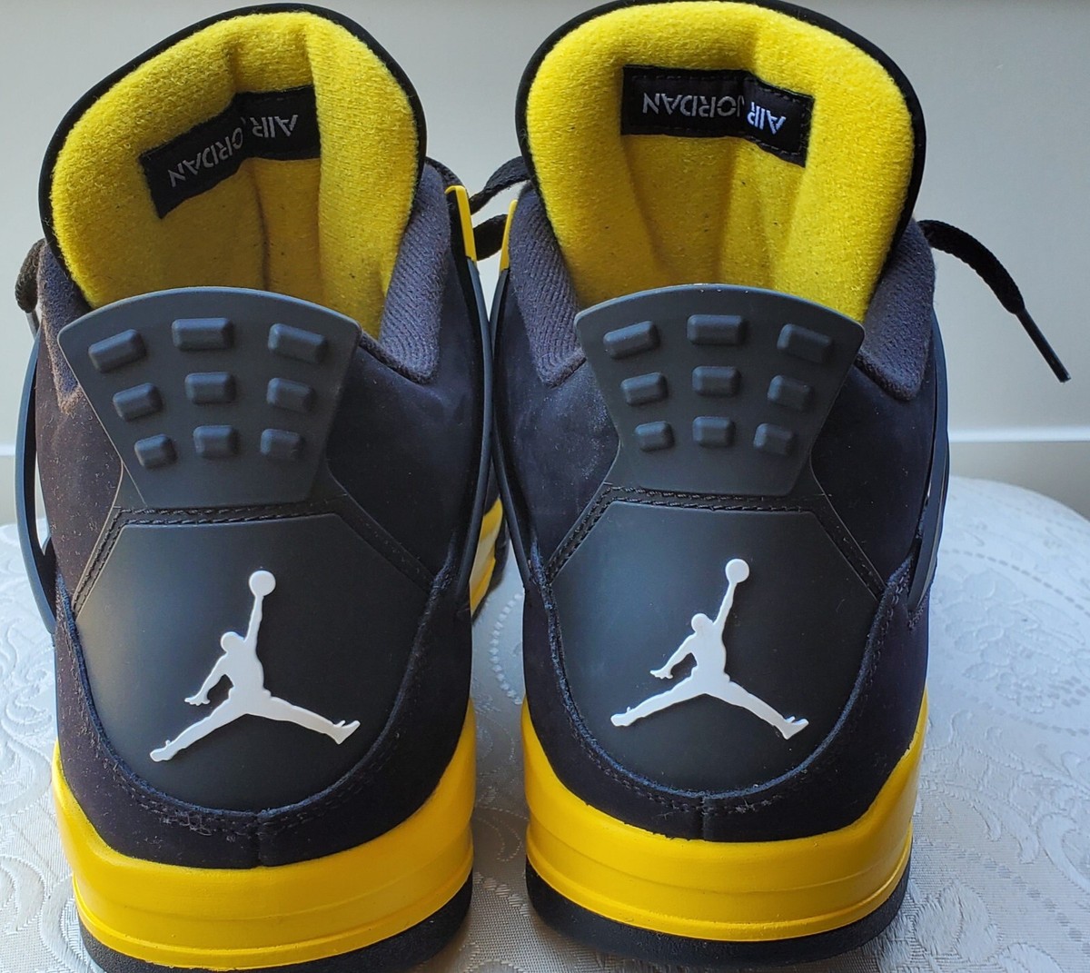 AIR JORDAN 4 RETRO MEN SZ. 13 & WOMEN SZ. 14.5 BLACK AIR JORDAN 4 RETRO MEN SZ. 13 & WOMEN SZ. 14.5 BLACK