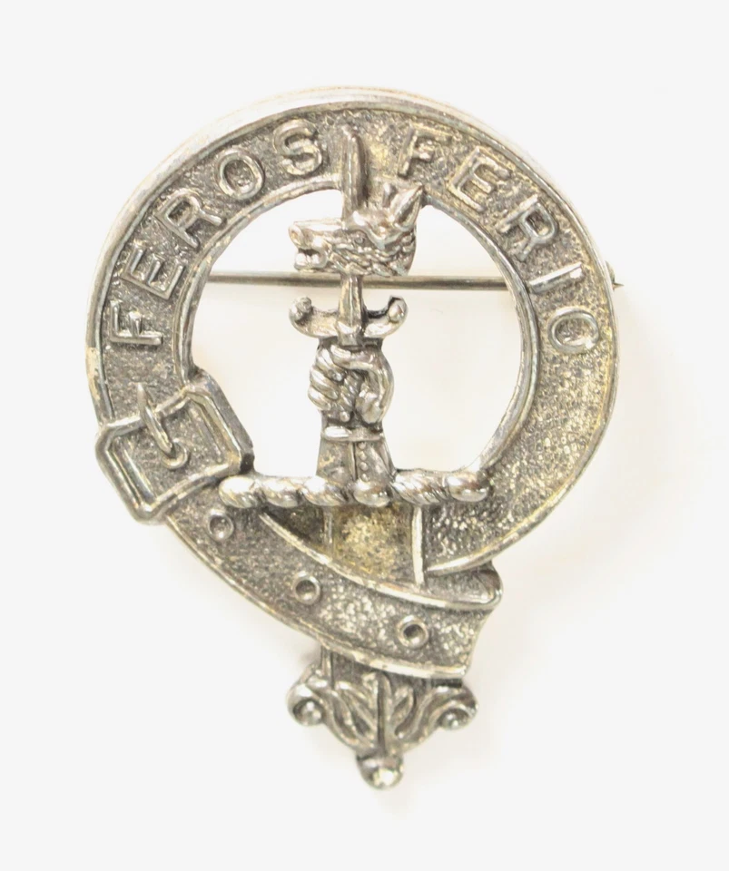 = Старинный посеребренный значок шотландского клана, клан Chisolm, «Feros Ferio» Agnew - Изображение 2 из 4