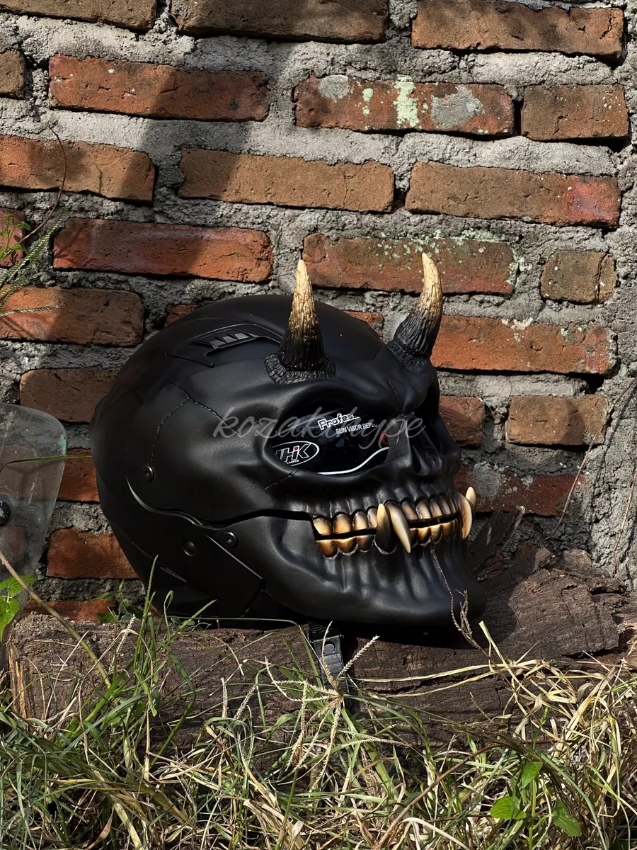 Black skull store motorcycle helmet