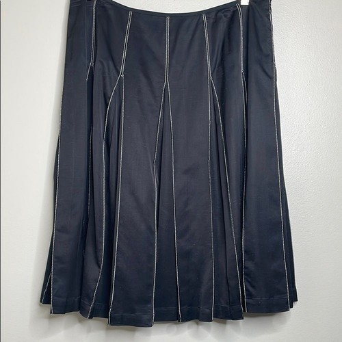 St. John Collection Elegant Black Pleated Midi Skirt with White Stitching Sz 14 - Picture 2 of 13