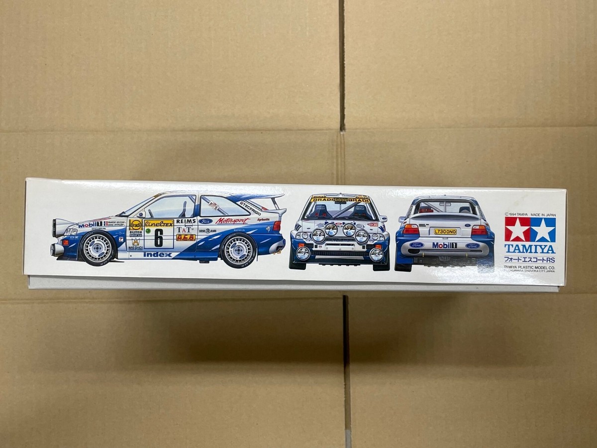 61　フォード　1994　Escort RS Cosworth ミニチャンプス 1/18 Scale - Ford Escort RS Cosworth #9 Red Bull Rally