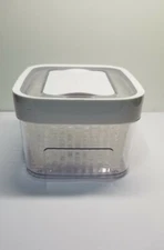 OXO Vegetable Storage Container Green Saver Food Keeper 1.5L/1.6 QT Clear &White