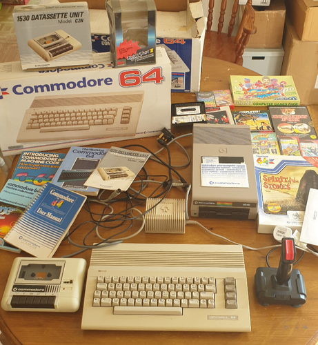 Commodore 64 mit Kassettenspieler - Laufwerk - Spiele etc - OVP.