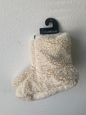 Cuddl Dudds Women's Beige/White Fuzzy Sherpa Bootie Slippers. Size S/M