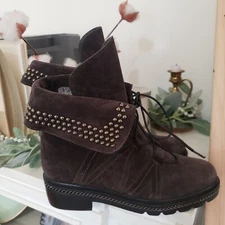STUART WEITZMAN YADASTUD BIKER BOOTS SUEDE STUDDED Sz 6 Worn Once