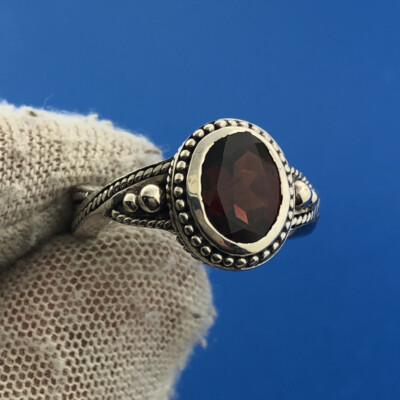 Designer Doug Paulus Sterling Silver 925 Oval Garnet January Birthstone Ring 