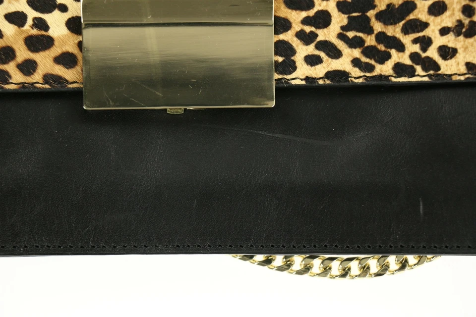 Vince Camuto 245151 Clutch Magnética Feminina Couro Caleb Preta/Cheatah - Imagem 3 de 4