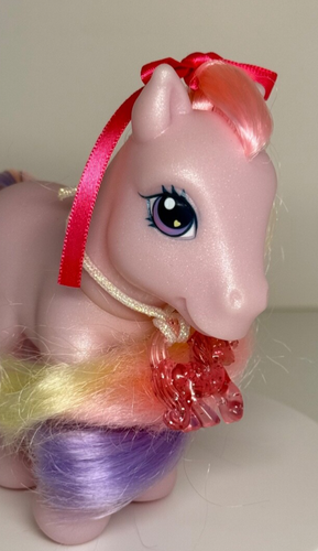 2003 MLP G3 Pink Rainbow Pony Fluttershy with Brush & Charm Light Variant - Picture 20 of 21