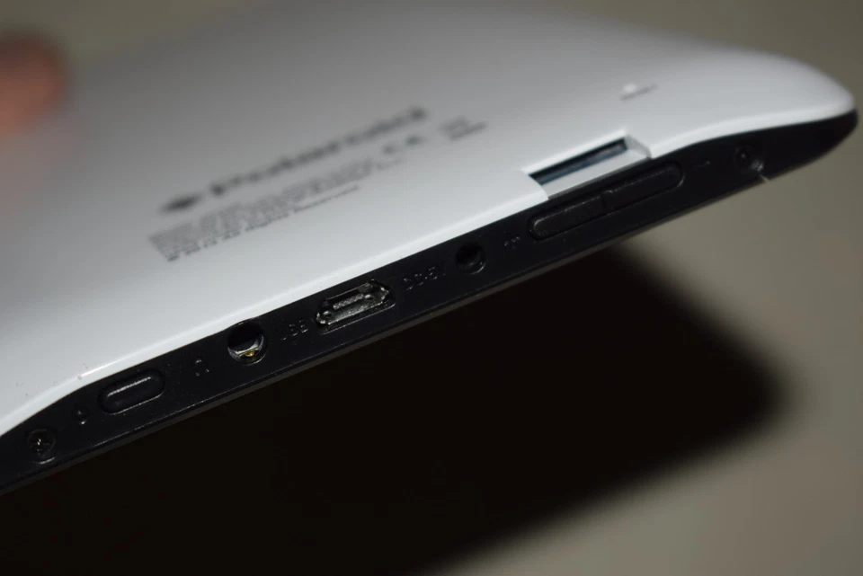 Polaroid 40490 Tablet Black White 7 inch screen case & keyboard bundle - Image 4 of 4