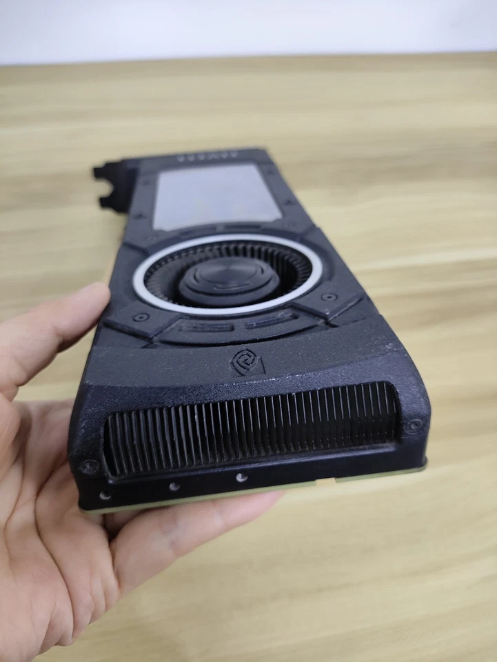 NVIDIA Geforce GTX Titan X 12GB GDDR5 PCIe 384Bit GPU Graphics Card - Image 2 of 4