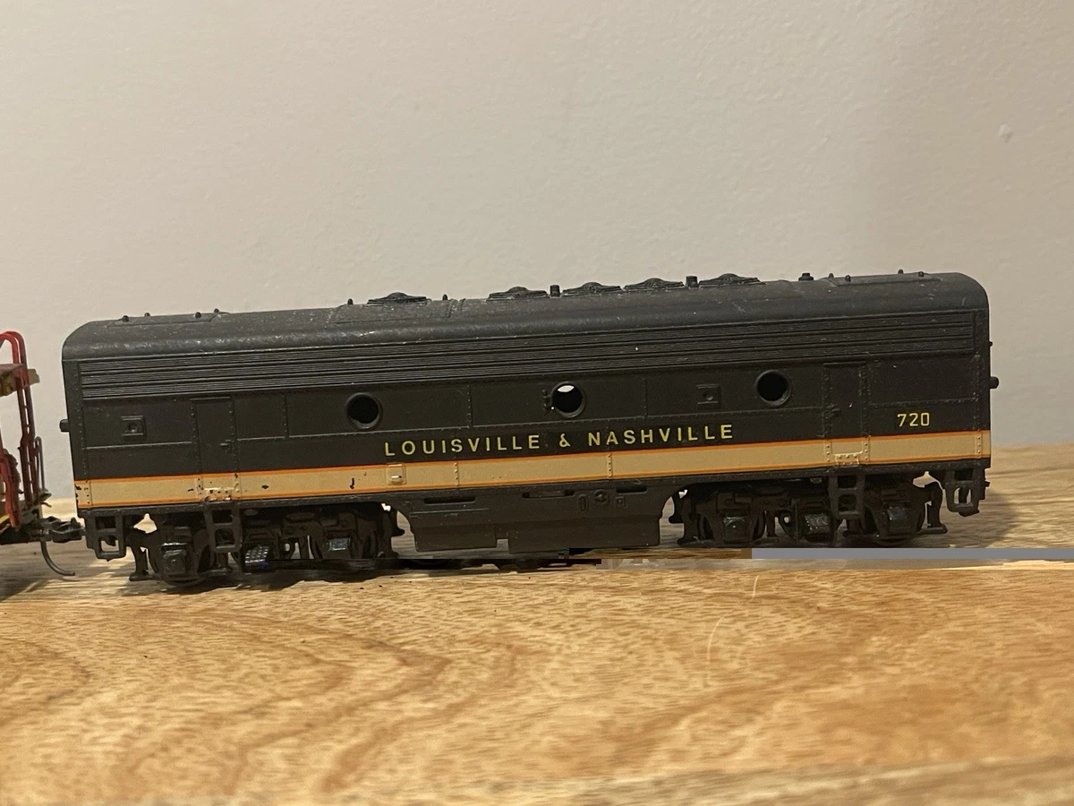 OVERLAND HO Union Pacific Caboose 25132, Louisville & Nashville Box Car Set/2.