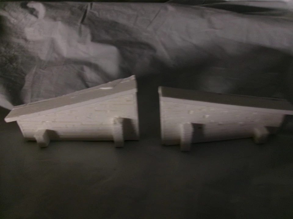 N Scale Angled Retaining Walls 1-Left, 1-Right Sold as a Pair - Imagem 2 de 4