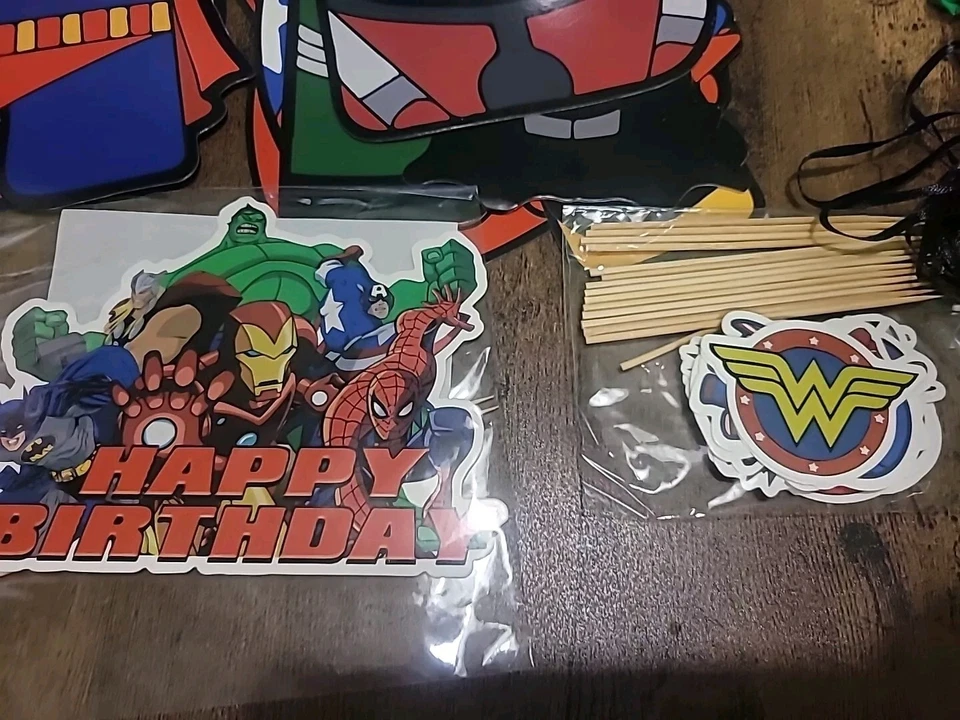 Decoraciones de cumpleaños de superhéroes Banner CakeCupcake Topper Globos DC Y MARVEL Foto 2 de 4