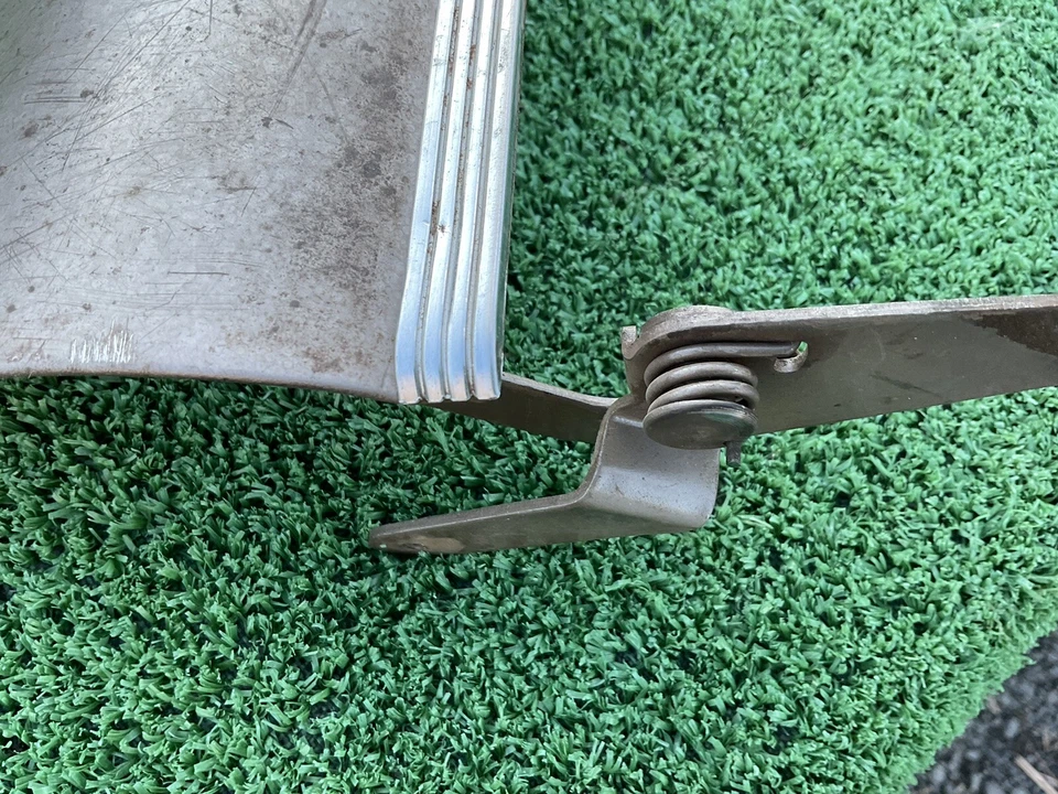 Chevy GMC camión 1942 1947 1946 puerta guantera muy bonita original OEM Foto 3 de 4