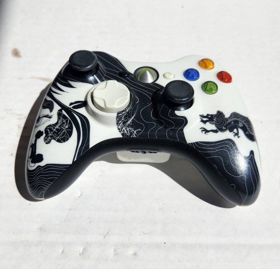 Xbox 360 Wireless Limited Edition Dragon Age Black & White