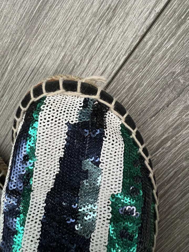 Alpargatas planas de lentejuelas 6 de ASOS Foto 3 de 4