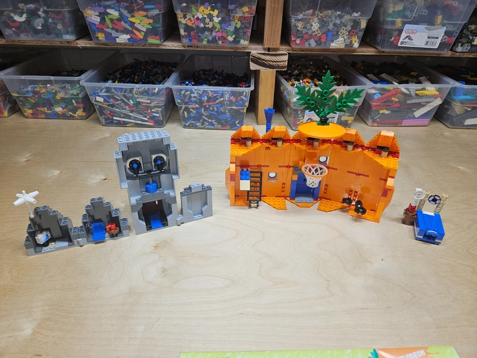 LEGO 3827 Spongebob Adventures in Bikini Bottom 100% COMPLETE w/Minifigs & Book - Image 3 of 4