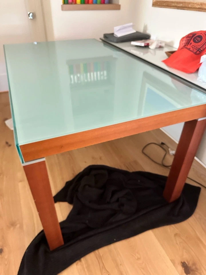 Beautiful Calligaris Table, Extendable, Glass Top, Wooden Legs - Image 2 of 2