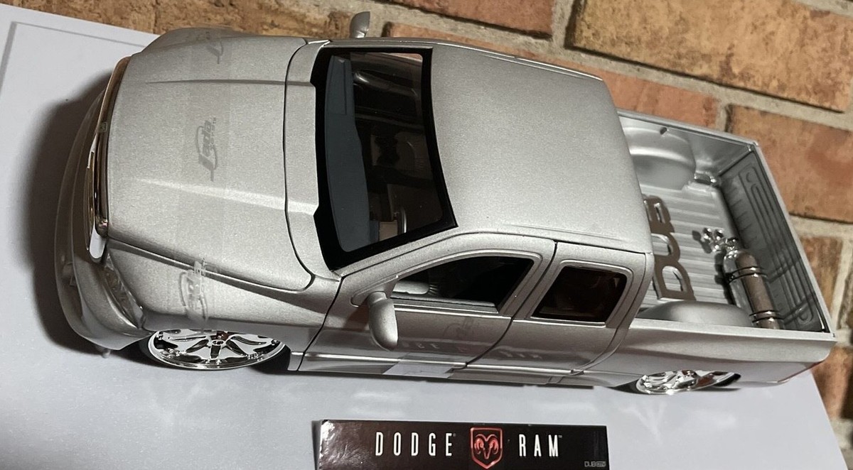 DODGE RAM SILVER 1:18 SCALE DUB CITY WHEELS BY SPINTEK 24