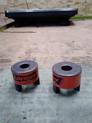 Lovejoy L-070 .500 Coupling Lot of 2 One With KW One W/O - Afbeelding 1 van 5