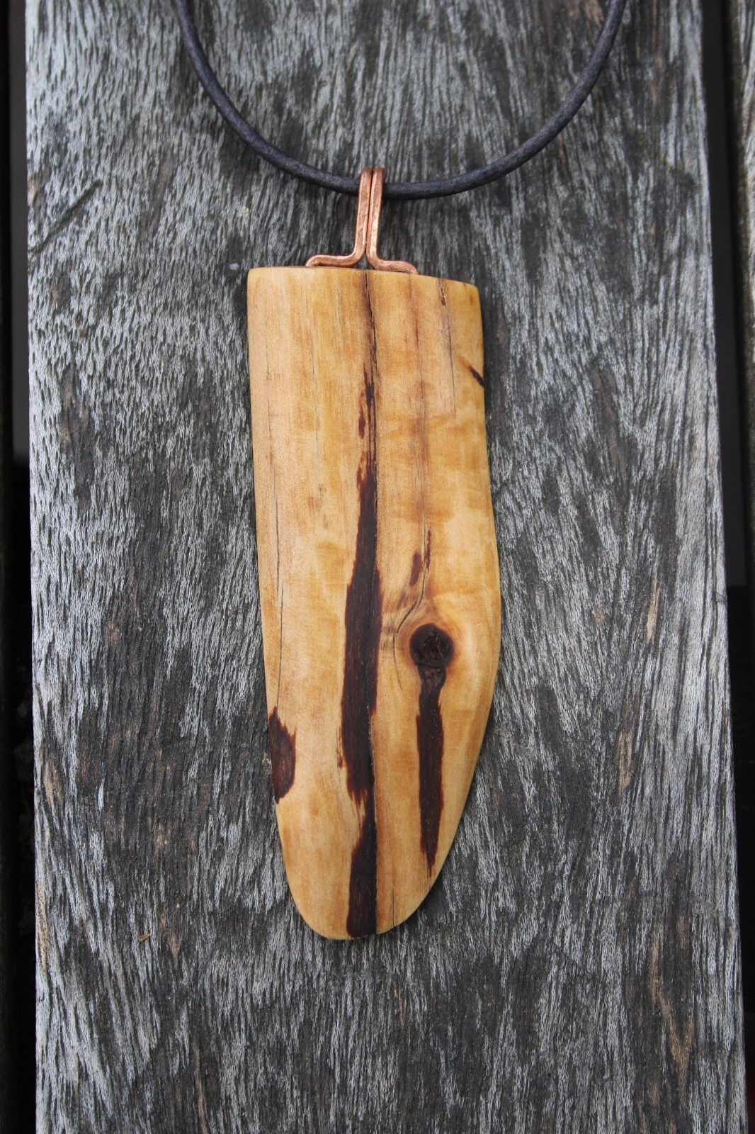 Pendentif CYBELE bois massif collier artisanal original