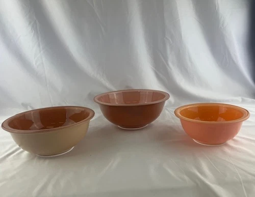 Vintage Pyrex Peach Pink Rainbow 3 pc Mixing Nesting Bowl Set 322 323 325
