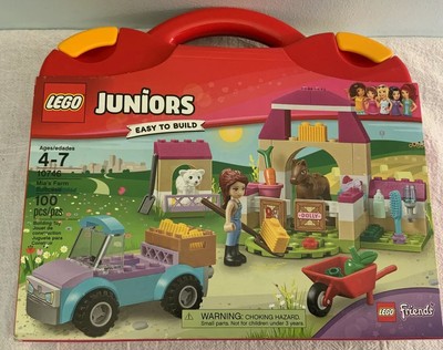 lego junior mia's farm suitcase