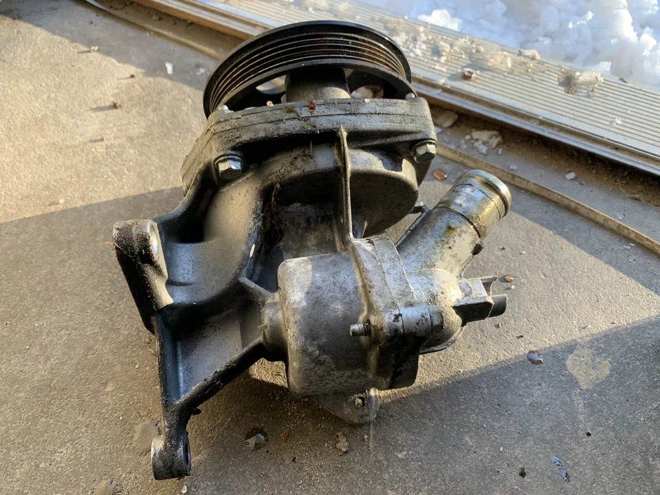 Chevrolet Camaro 2016-2021 motor bomba de agua 12663910 OEM Foto 3 de 4