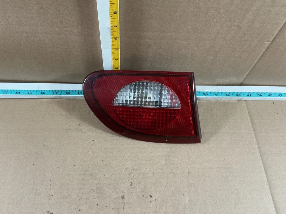 2000 - 2002 雪佛兰骑士左驾驶员侧后备箱盖安装尾灯 — 第 4/4 张图片