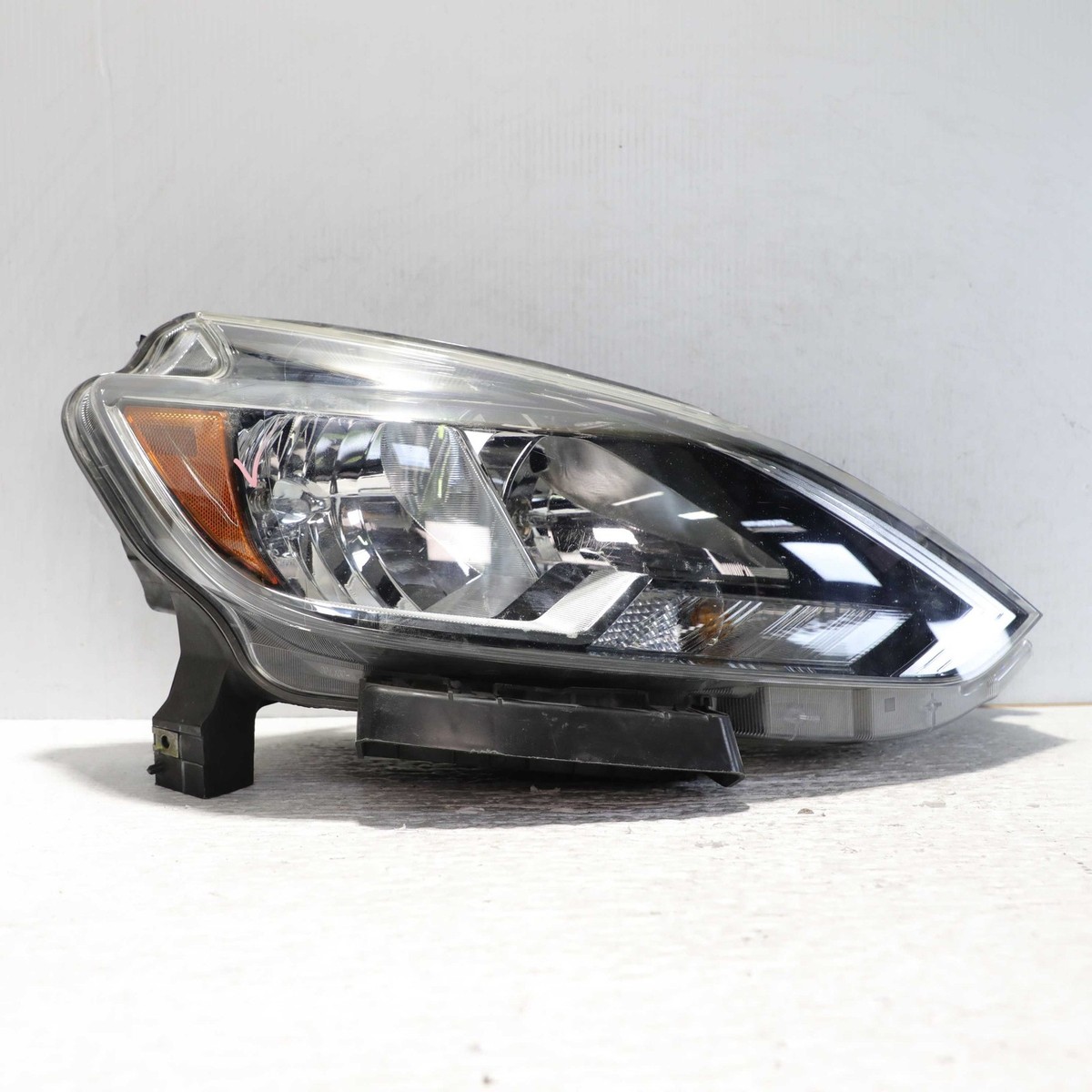 2016 - 2019 Nissan Sentra Headlight - Right (Passenger) Side (NI2503244
