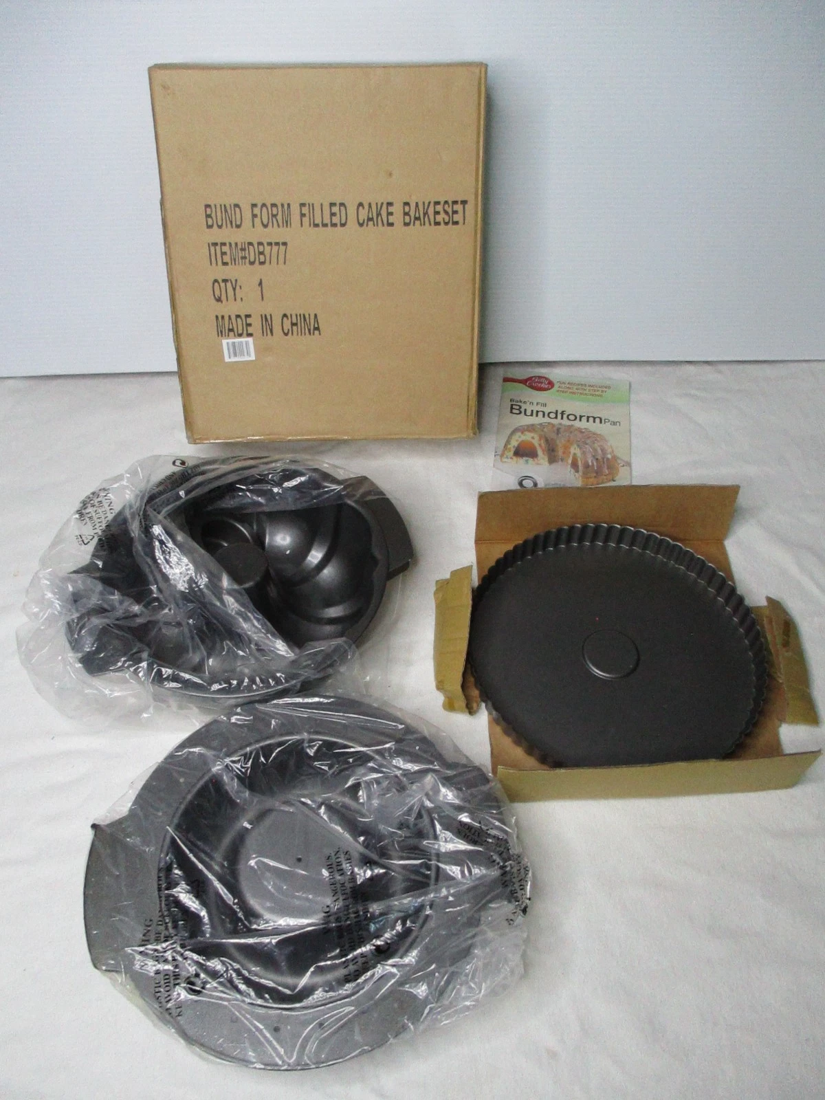 NEW Vintage Betty Crocker Bake'n Fill Cake Pans 4 Piece Bake Set
