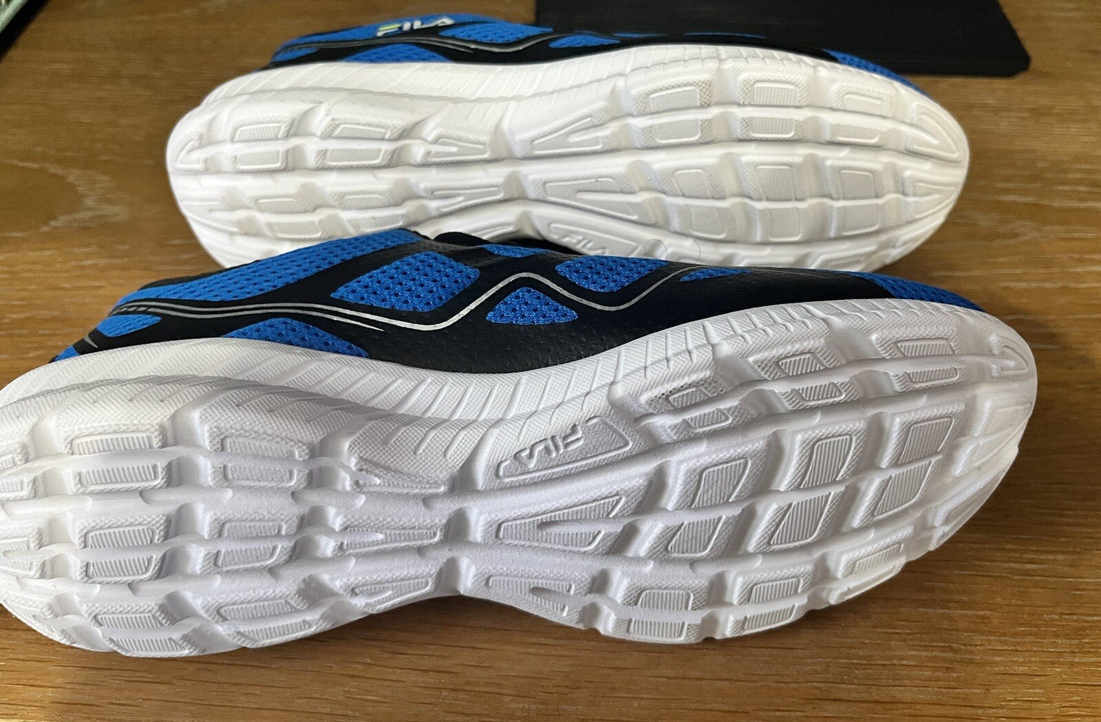 SAOLA Sneakers FILA NUOVE (taglia 7) ragazzo bambino