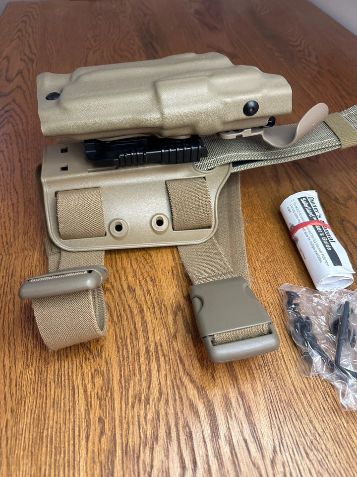 Кобура Safariland SIG P320 M17 6354-4502 желтовато-коричневая для правой руки ОТКИДНАЯ НОЖКА с ПОЯСНОЙ ПЕТЛЕЙ - Изображение 2 из 4