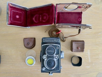 Vintage Yashica-Mat Copal-MXV Camera 80mm Twin Lens w/ Leather